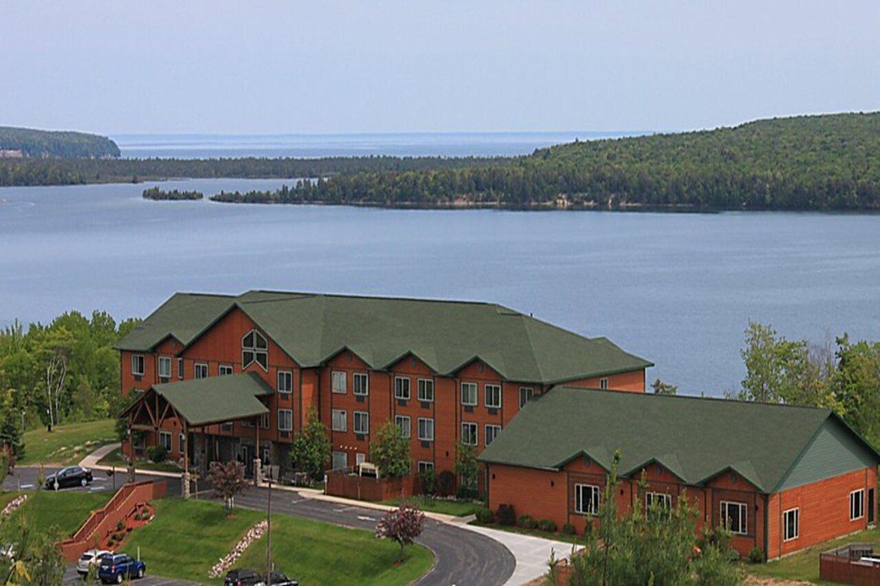 Holiday Inn Express Munising-Lakeview, An Ihg Hotel Buitenkant foto