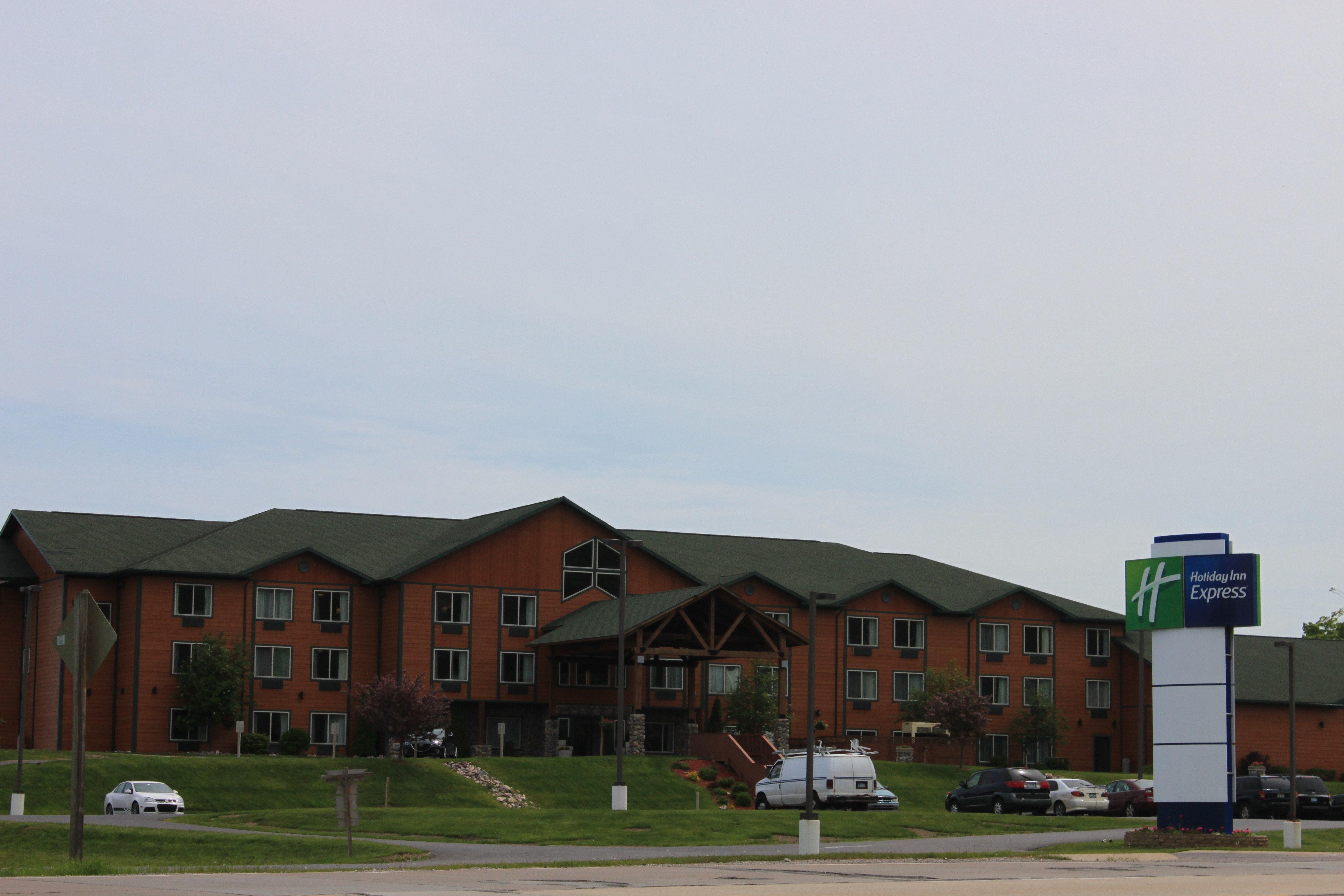 Holiday Inn Express Munising-Lakeview, An Ihg Hotel Buitenkant foto
